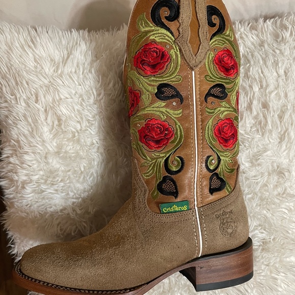 Cowgirl Boots with embroidered Roses - Picture 6 of 6